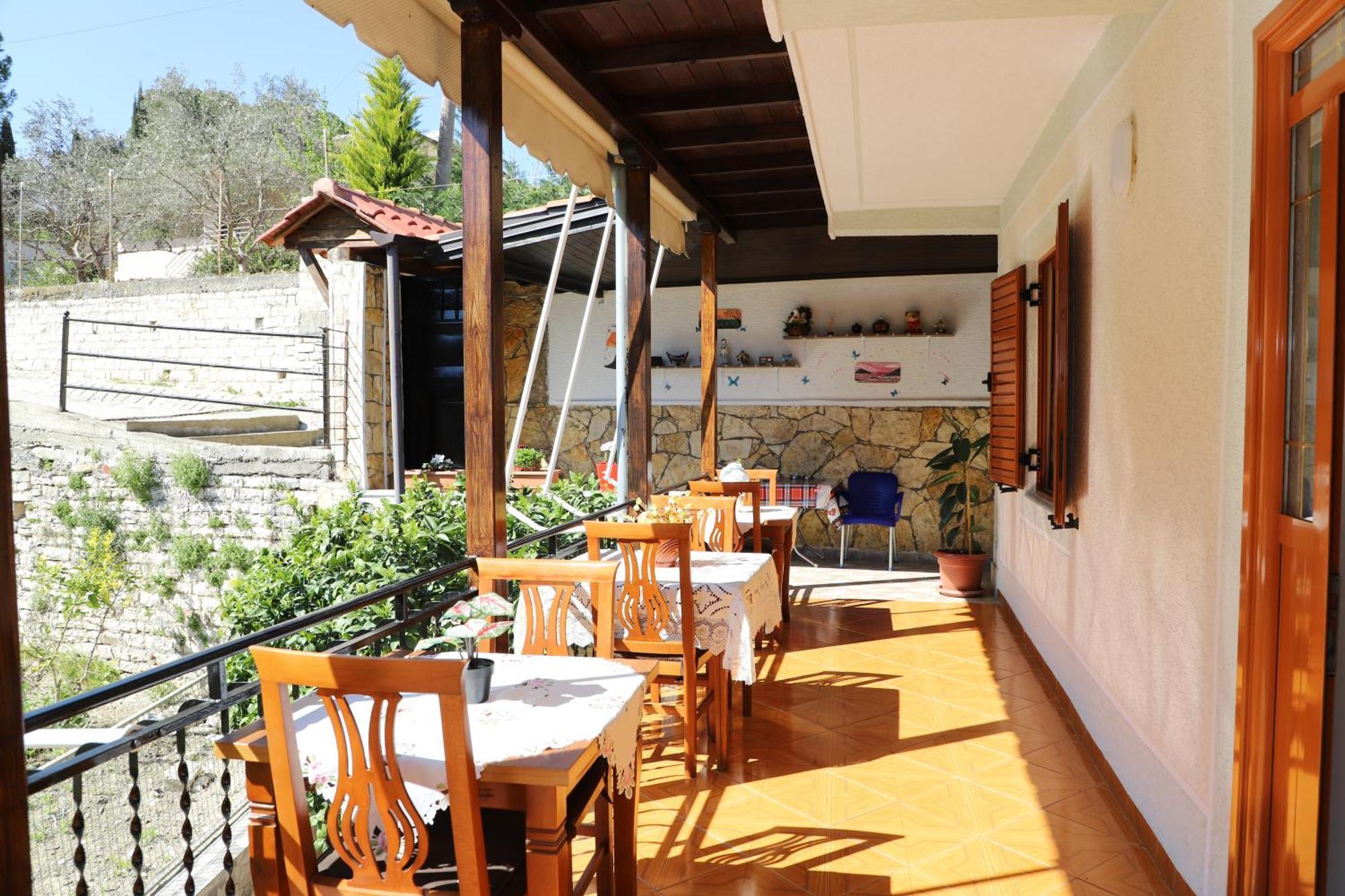 Guest House Marjo Берат Экстерьер фото