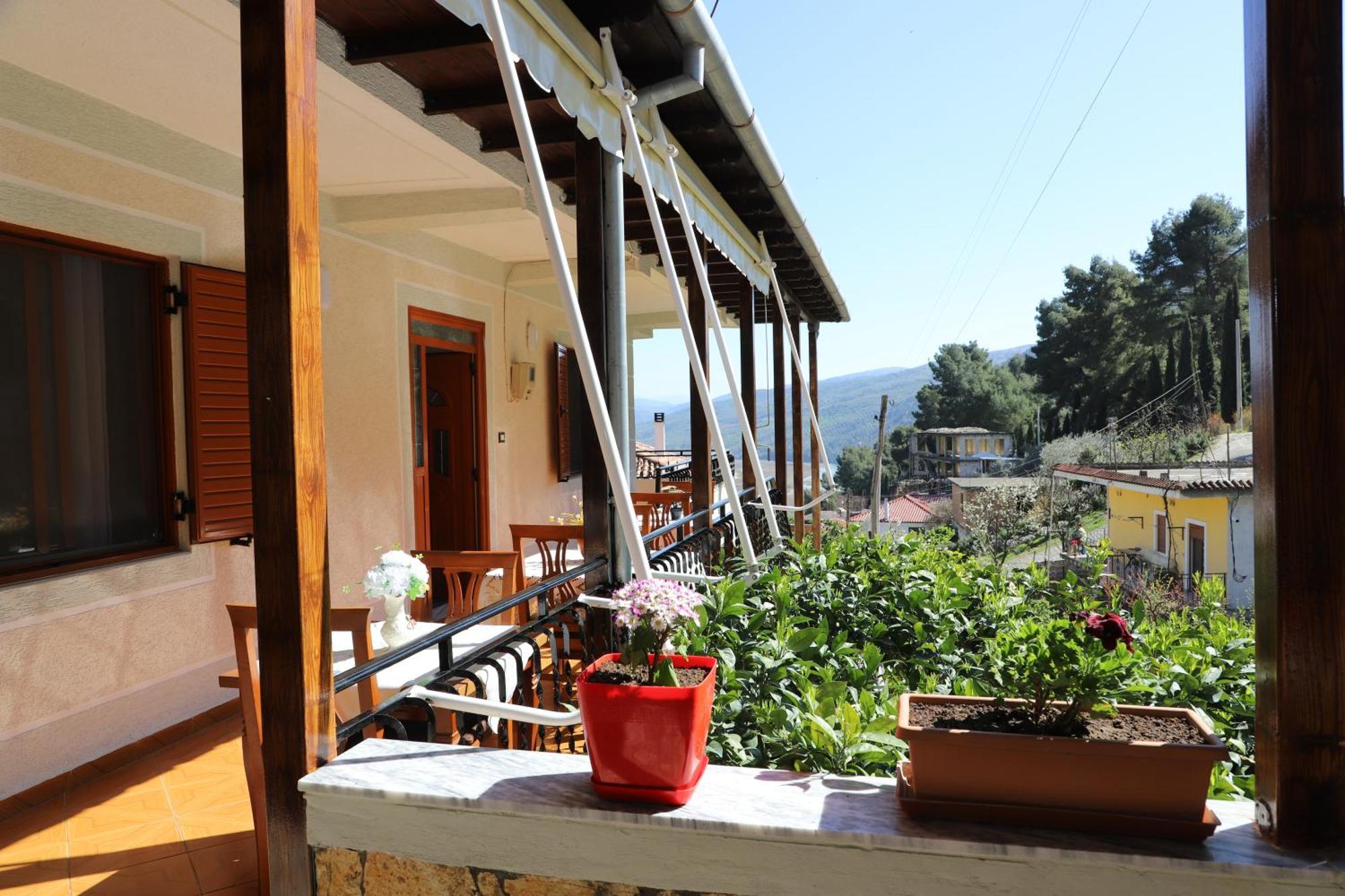 Guest House Marjo Берат Экстерьер фото